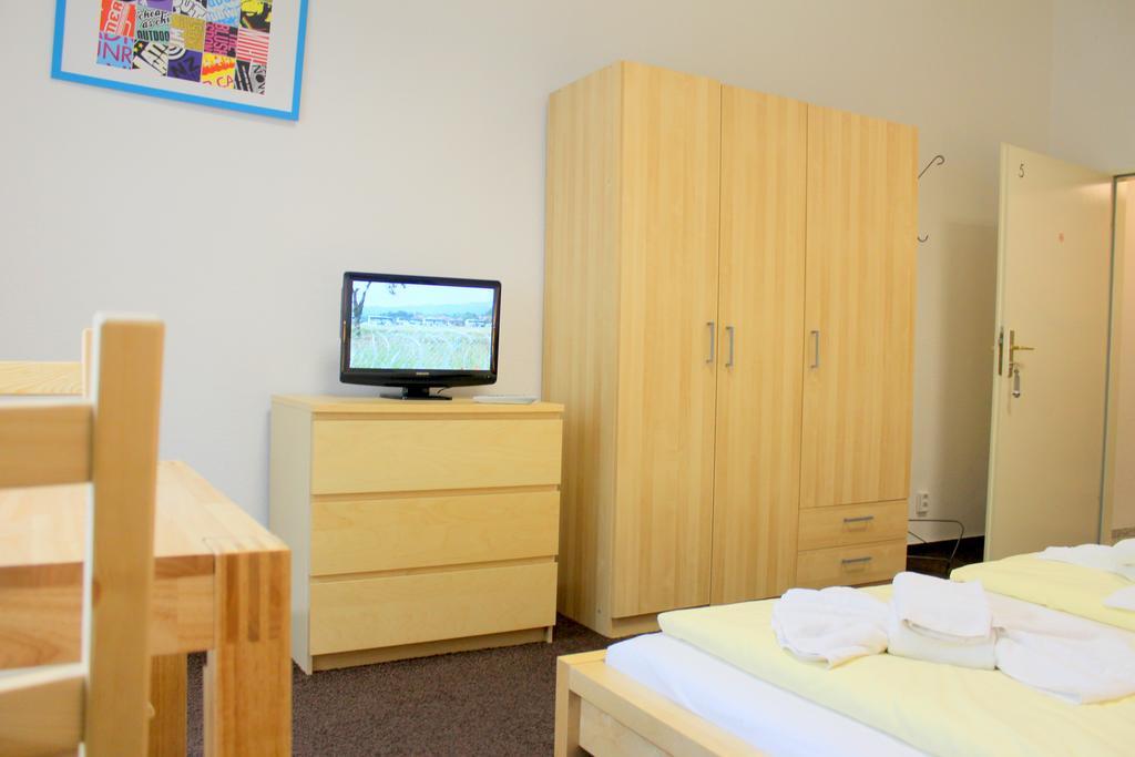 Pension Central Hostel Берлин Экстерьер фото