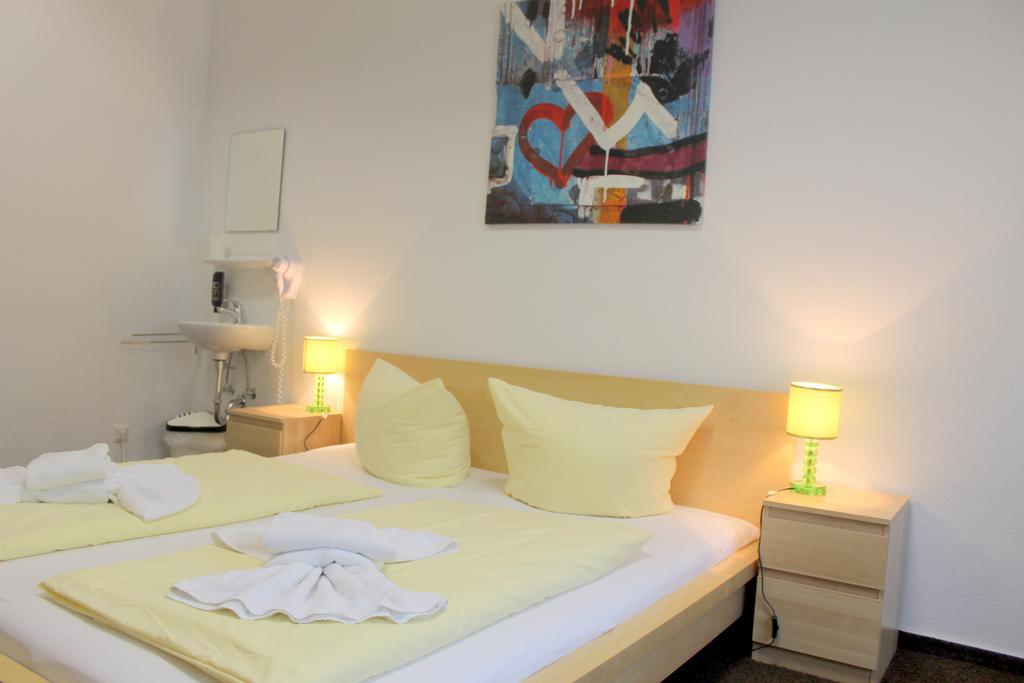 Pension Central Hostel Берлин Экстерьер фото