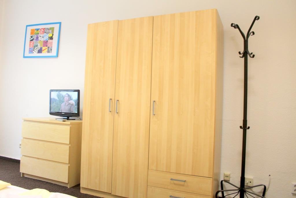 Pension Central Hostel Берлин Экстерьер фото