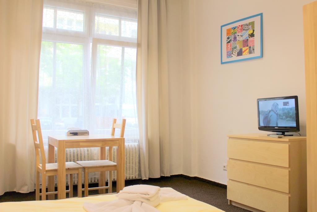 Pension Central Hostel Берлин Экстерьер фото