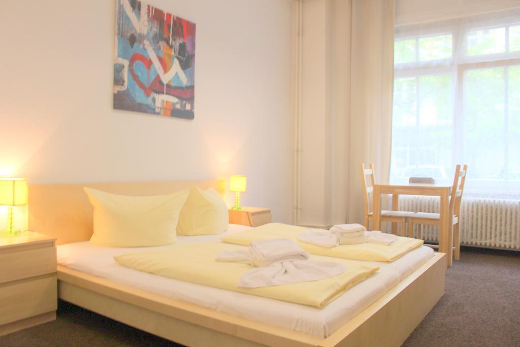 Pension Central Hostel Берлин Экстерьер фото