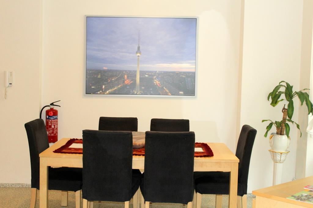 Pension Central Hostel Берлин Экстерьер фото