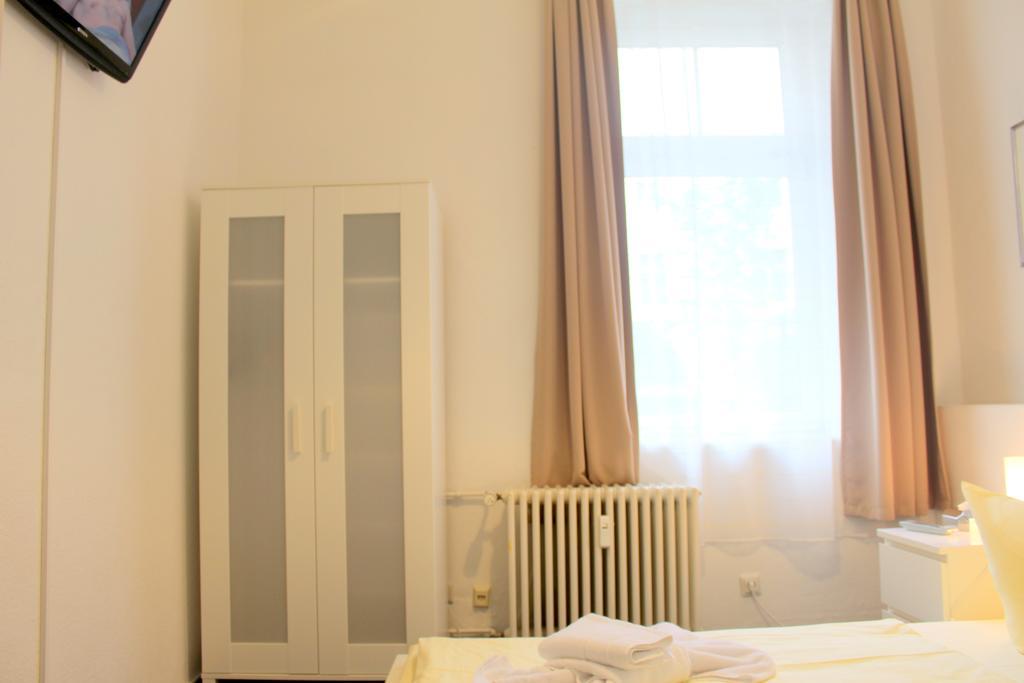 Pension Central Hostel Берлин Экстерьер фото