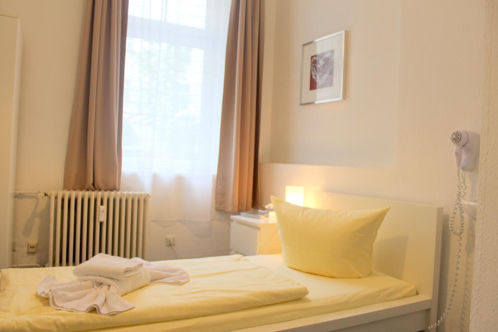 Pension Central Hostel Берлин Экстерьер фото