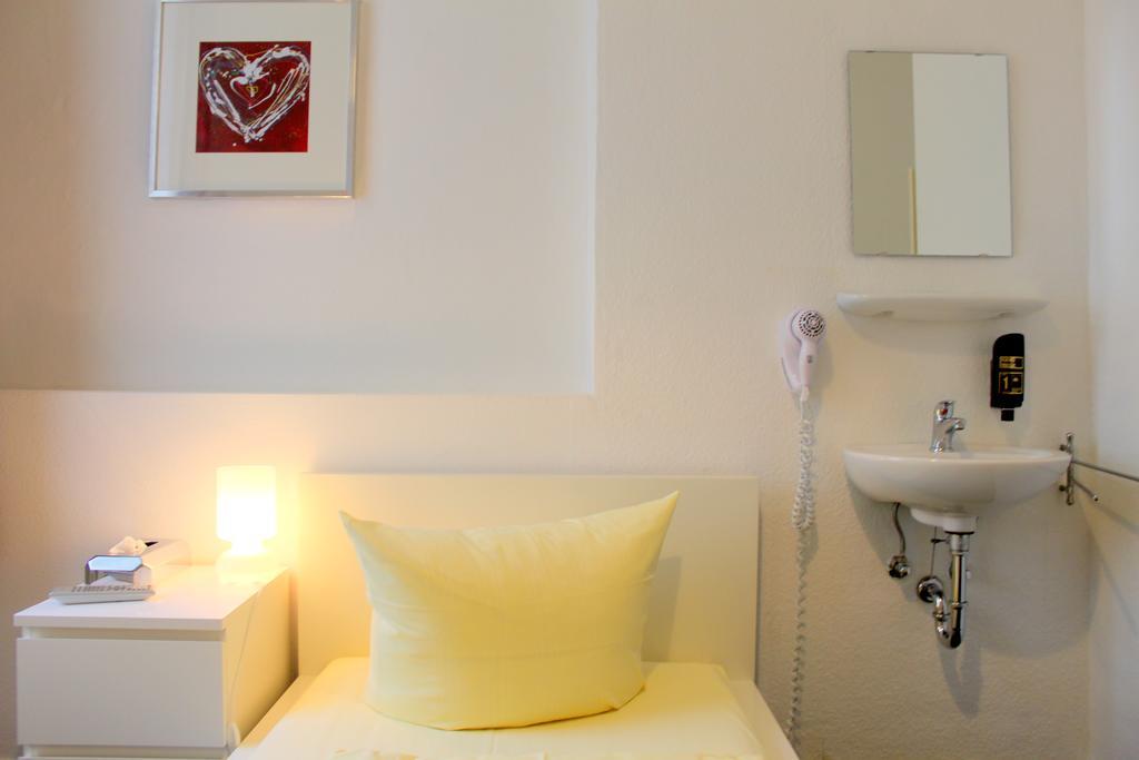 Pension Central Hostel Берлин Экстерьер фото