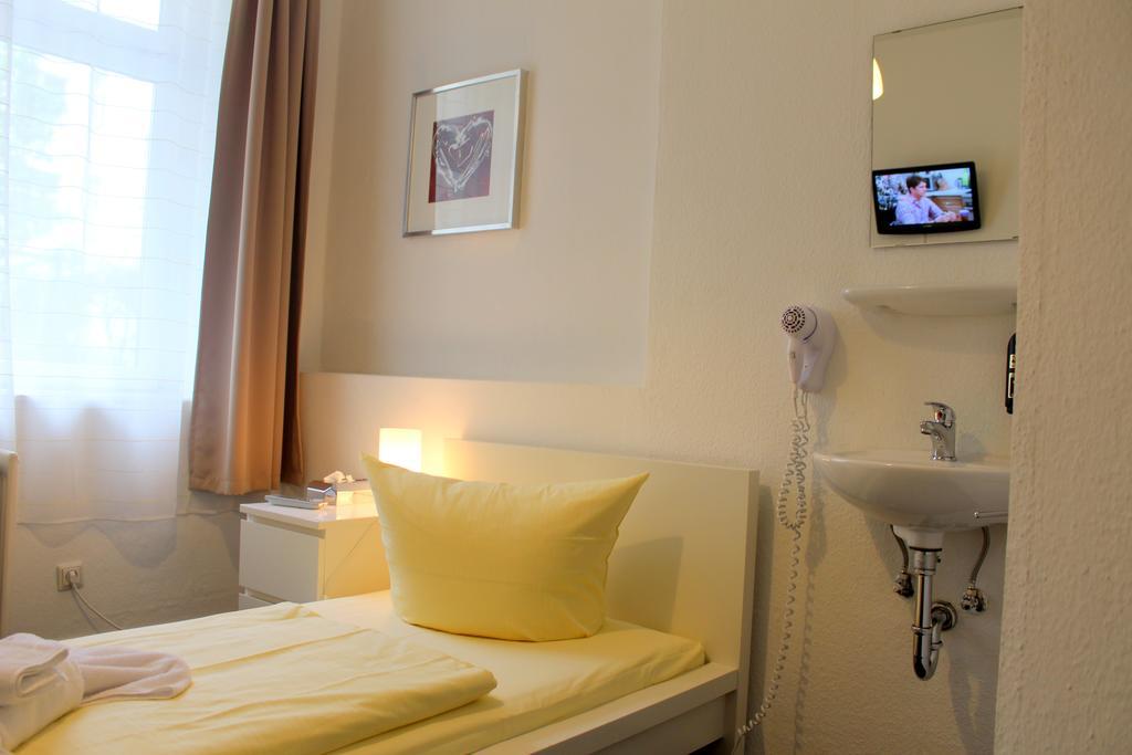 Pension Central Hostel Берлин Экстерьер фото