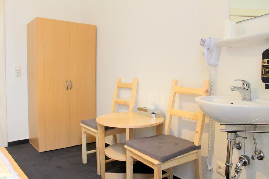 Pension Central Hostel Берлин Экстерьер фото