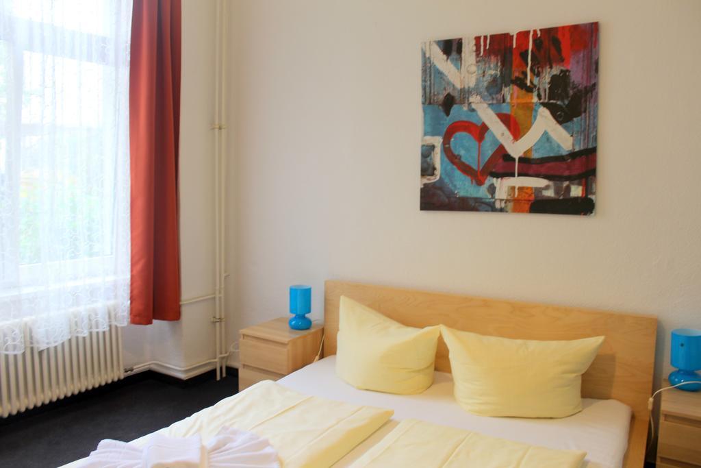 Pension Central Hostel Берлин Экстерьер фото