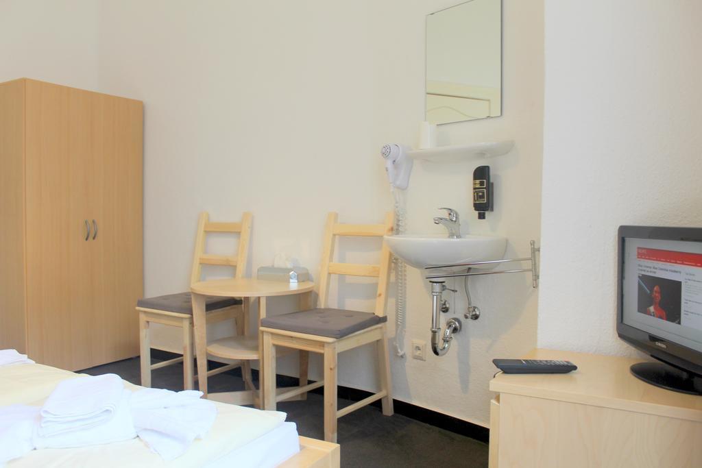 Pension Central Hostel Берлин Экстерьер фото