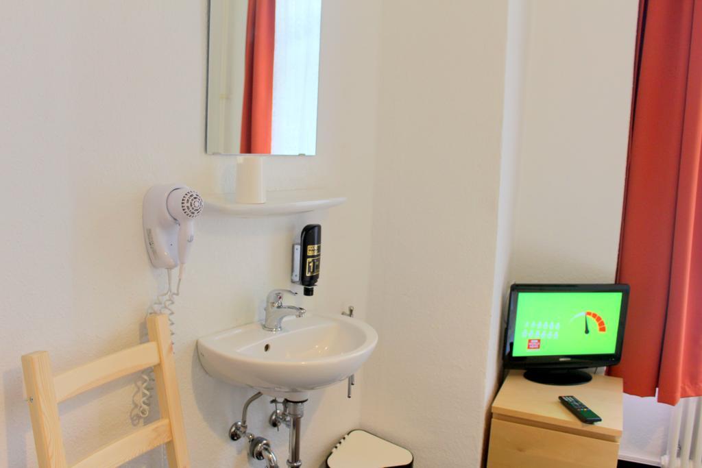 Pension Central Hostel Берлин Экстерьер фото