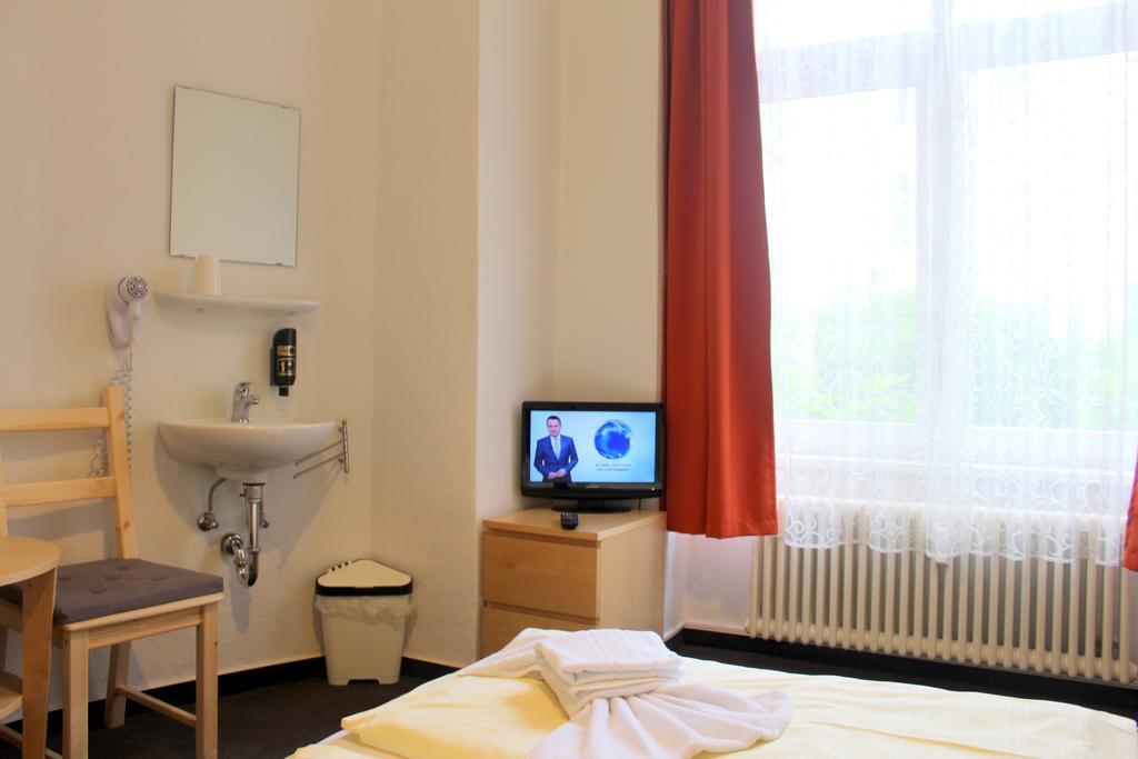 Pension Central Hostel Берлин Экстерьер фото